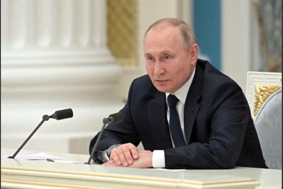 Vladimir Putin argumentó no tener otra opción más que invadir Ucrania, pues asegura que agotó todas las alternativas. (Foto: AFP)