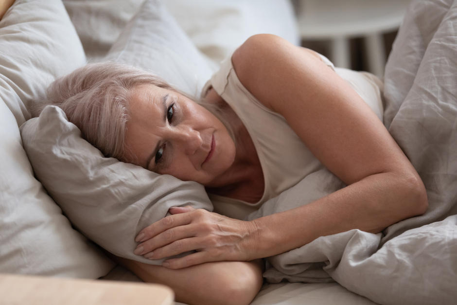 Lograr una buena noche de sueño se hace más difícil a medida que envejecemos. (Foto: Shutterstock)