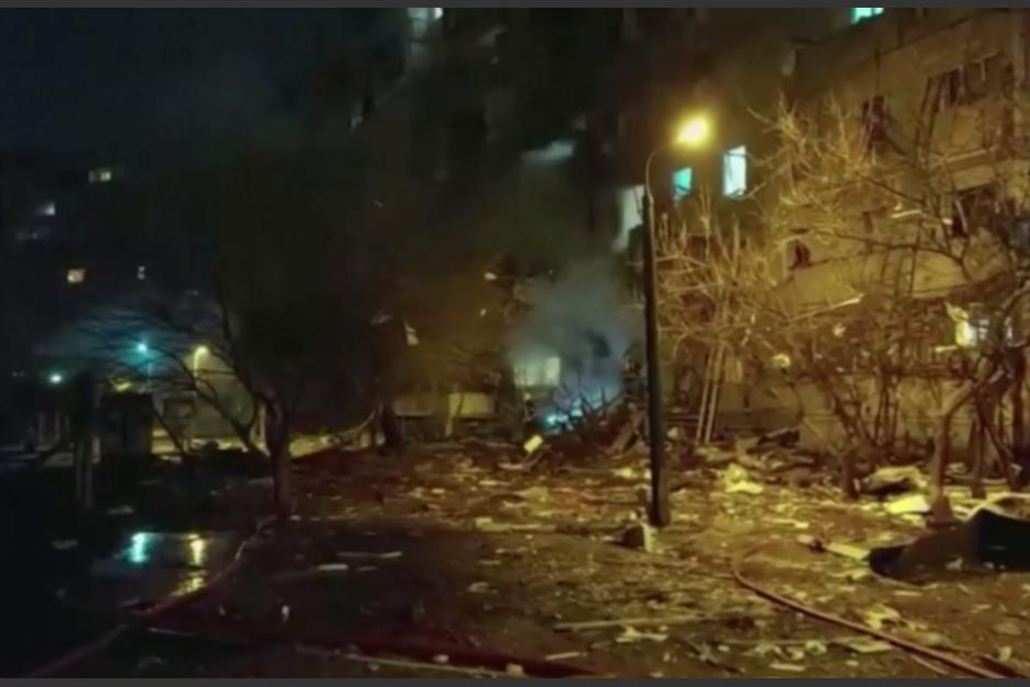 La noche del viernes y la madrugada de este sábado estuvo llena de bombardeos y disparos en la capital ucraniana, Kiev. (Foto: captura de pantalla)