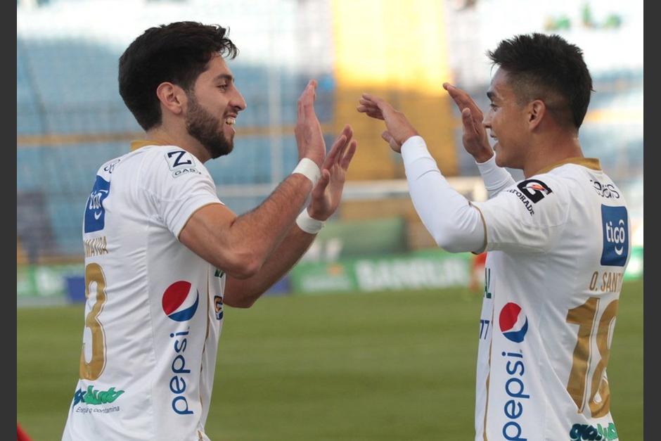 Nicolás Samayoa y Óscar Santis marcaron en la victoria de Comunicaciones ante Antigua GFC. (Foto: Comunicaciones GFC)