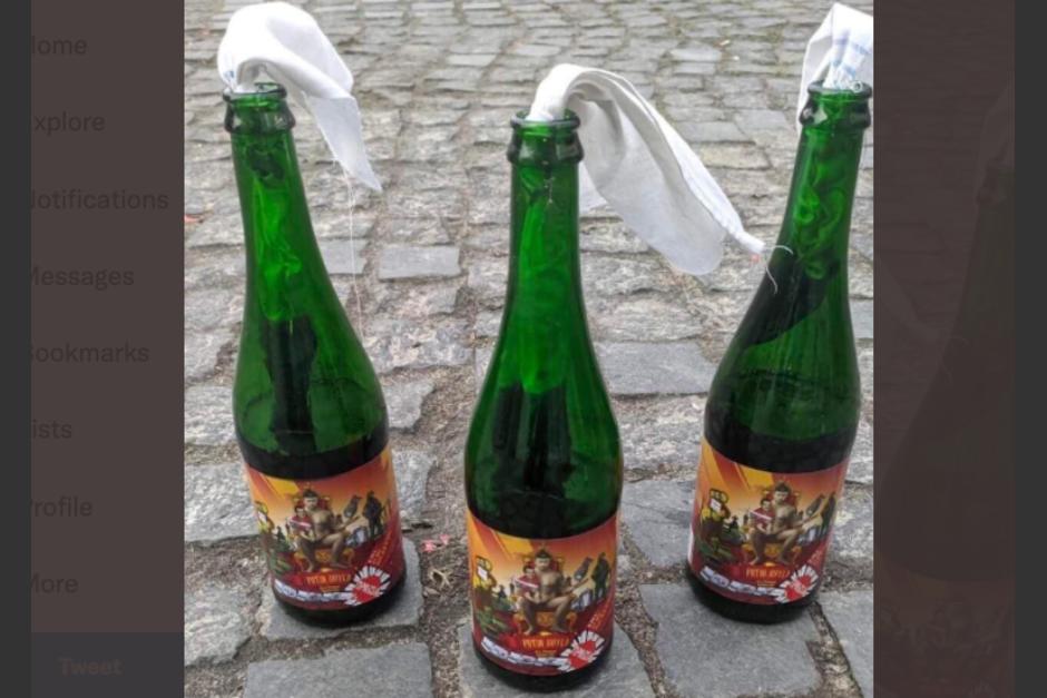 Cócteles Molotov fabricados por una cervecería ucraniana le ha puesto etiquetas a las botellas con el mensaje: "Putin es imbécil". (Foto: Twitter)