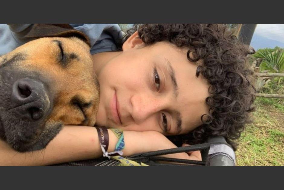 Carlos "Borrego" y su perro To&ntilde;o eran amigos inseparables. (Foto: Instagram)