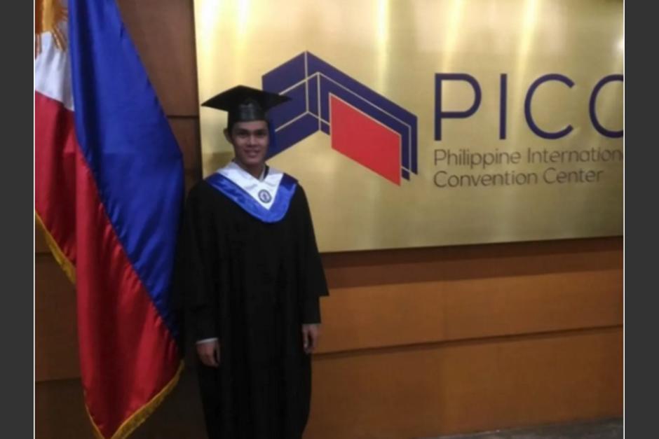 El estudiante fue el mejor de su clase, con el mejor promedio, pero su familia no lo acompa&ntilde;&oacute; al mejor d&iacute;a de su vida. (Foto:&nbsp;Jeric Rivas)