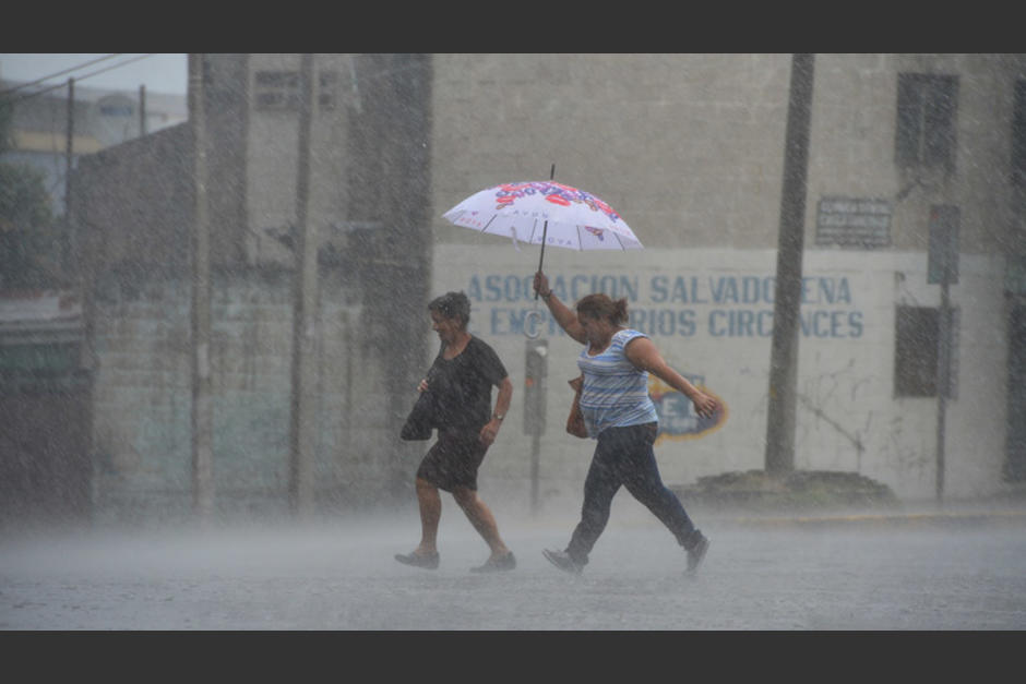 El tormenta tropical Bonnie dejó inundaciones y destrozos en Nicaragua y en El Salvador. (Foto: Diario de Hoy)
