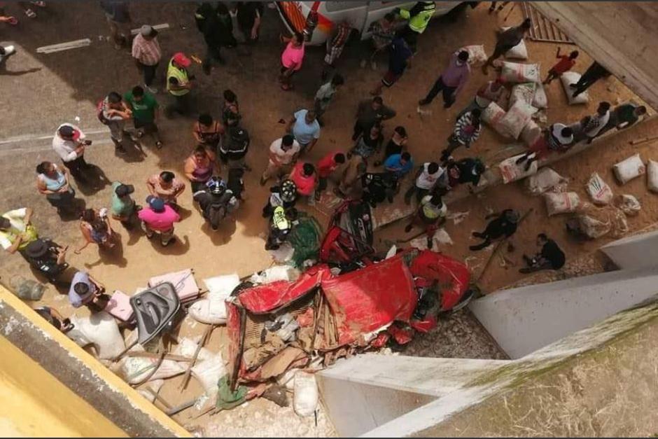 Un accidente m&uacute;ltiple se registr&oacute; en el kil&oacute;metro 60.5 de la autopista Pal&iacute;n-Escuntla. (Foto: Cortes&iacute;a)