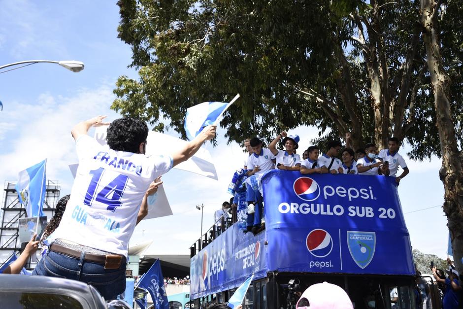 La selecci&oacute;n Sub-20 agradeci&oacute; el apoyo de los aficionados. (Foto: Nuestro Diario)
