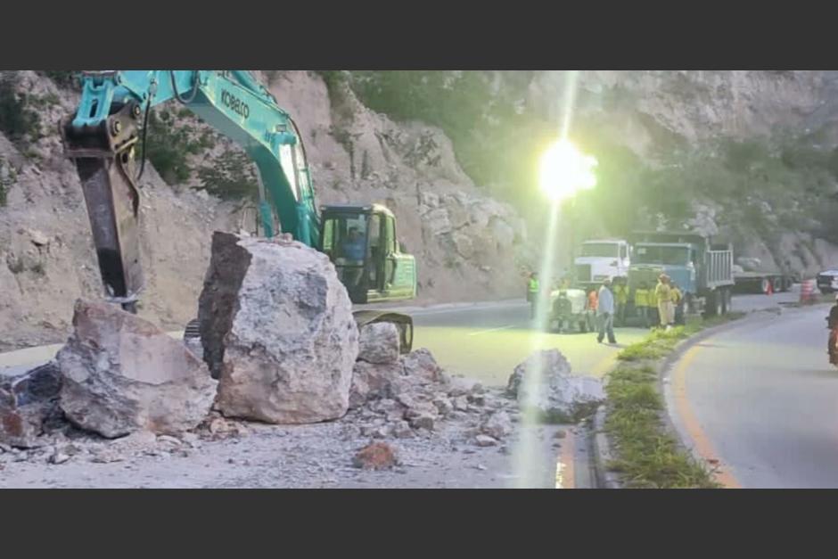 Así removieron la enorme roca que cayó en la ruta al Atlántico