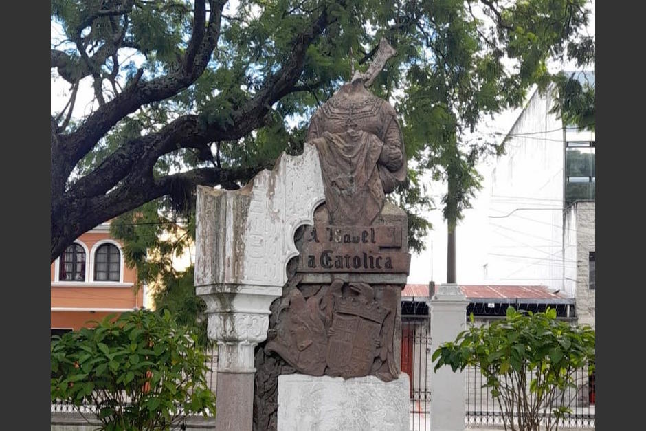 Estas son las acciones que realizó la Municipalidad de Guatemala por la decapitación del monumento a Isabel La Católica. (Foto: Carmen Yela)