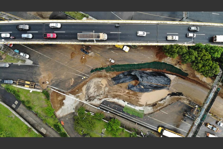 Así se observa el hundimiento en el kilómetro 15 de la ruta al Pacífico. (Foto: Wilder López/Soy502)
