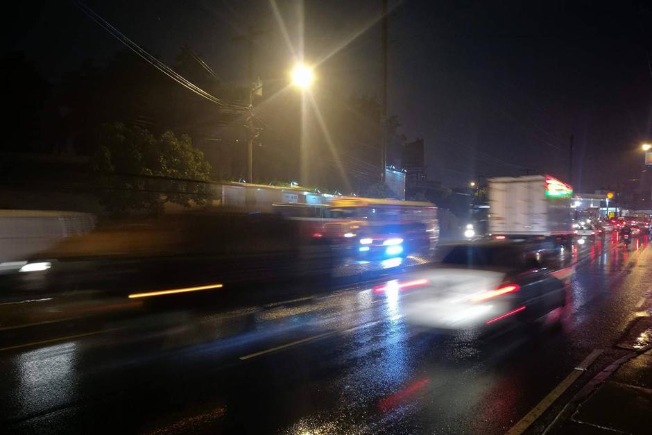 Esta es la razón por la que se generan largas filas de vehículos en la avenida Petapa. (Foto ilustrativa: Archivo/Soy502)
