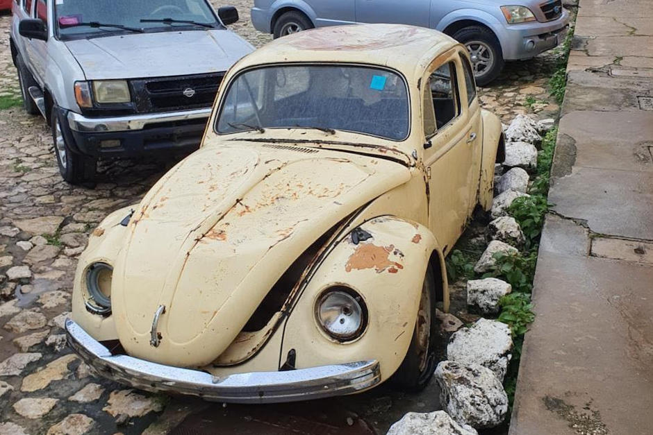 El ic&oacute;nico vocho parqueado en una de las zonas de la isla de Flores sufri&oacute; un gran cambio. (Foto: Pet&eacute;n Positivo)