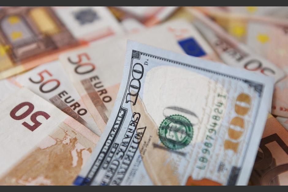 El euro continúa a la baja frente al dólar, en niveles que no se observaban desde el 2002. (Foto: AFP)&nbsp;
