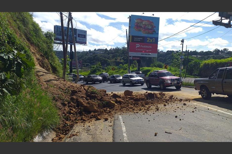 Un nuevo derrumbe se produjo en el &aacute;rea de la Mega Frater, en Ciudad San Crist&oacute;bal y afecta a los conductores que se dirigen a occidente. (Foto: Tr&aacute;nsito Mixco)