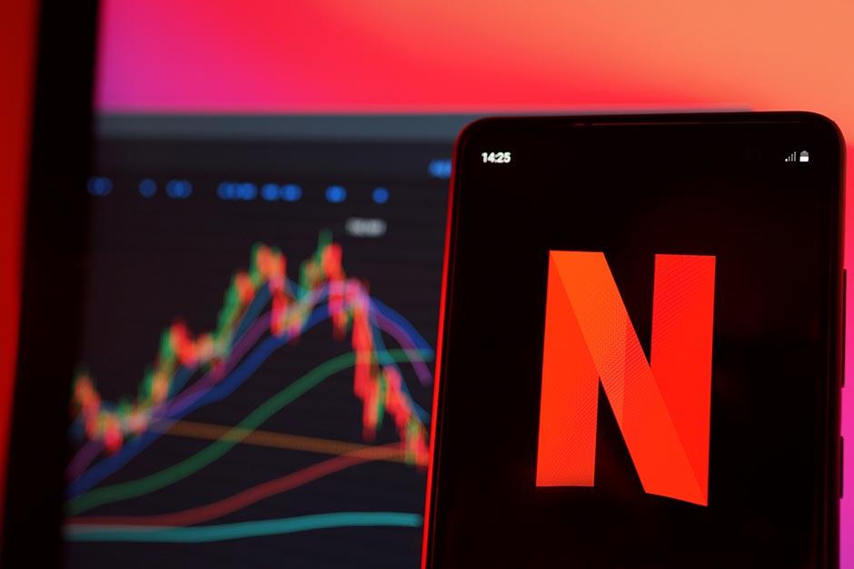 La plataforma Netflix anunció la pérdida de más de 700 mil suscriptores en los últimos meses. (Foto: Shutterstock)