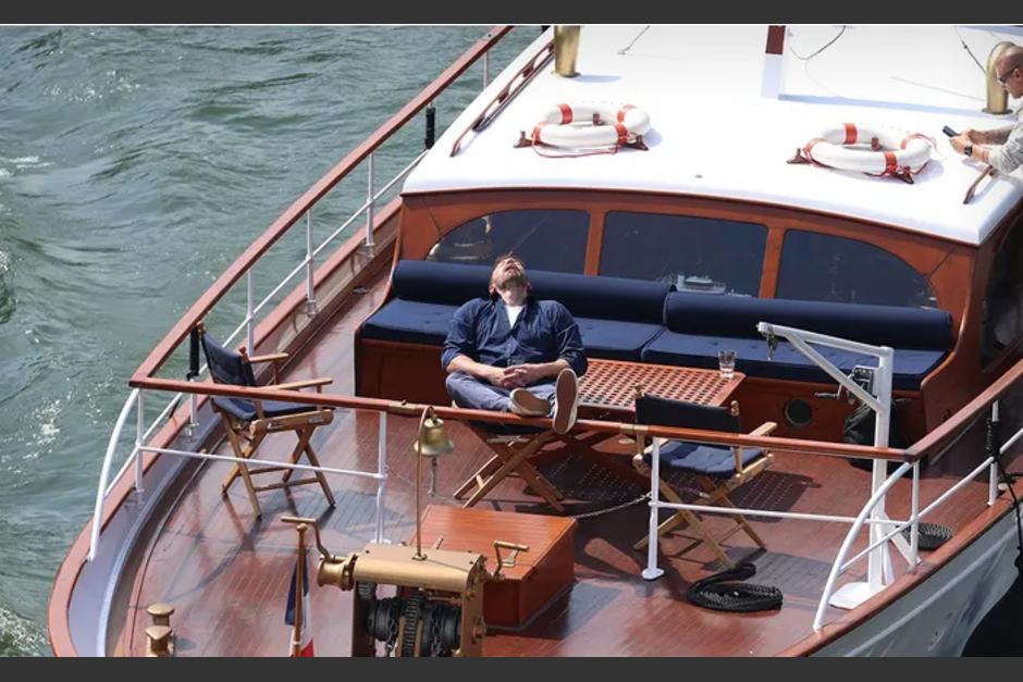 Ben Affleck se quedó dormido mientras paseaba por el Sena en su viaje de bodas. (Foto: TMZ)
