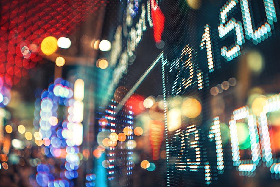 La bolsa de valores de Nueva York abrió a la baja este martes 26 de julio debido a un anuncio de aumento de precios. (Foto: Shutterstock)