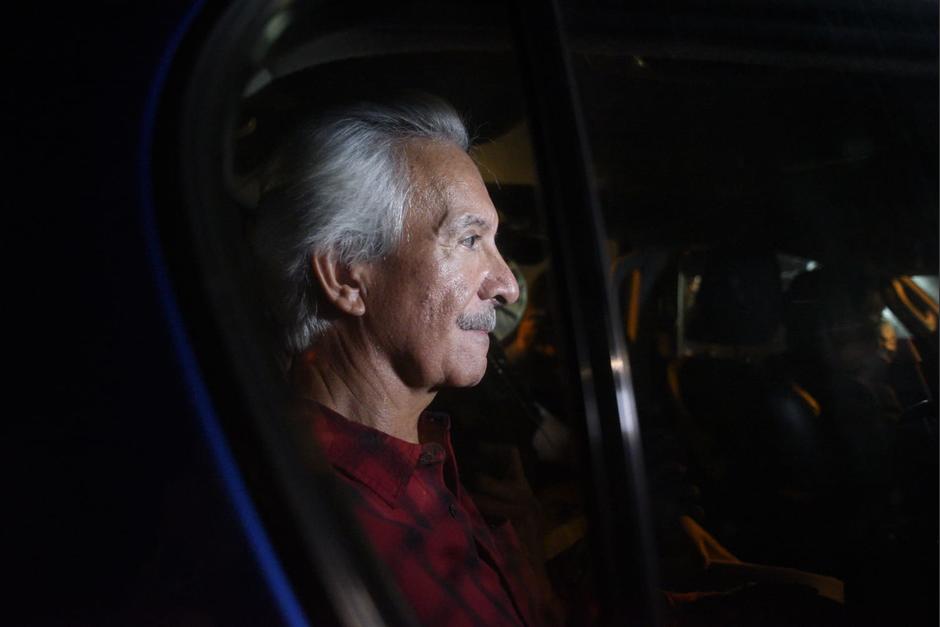 José Rubén Zamora, presidente de elPeriódico, fue arrestado y trasladado hacia la Torre de Tribunales. (Foto: Wilder López/Soy502)