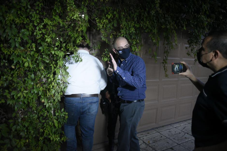 El MP realiza varios allanamientos en la residencia de José Rubén Zamora, presidente de elPeriódico. (Foto: Wilder López/Soy502)