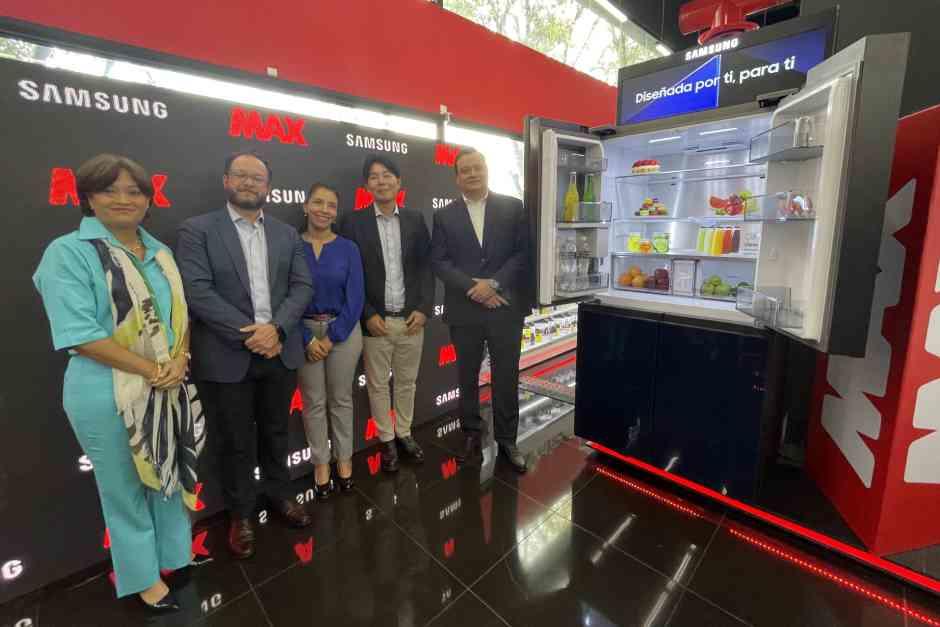 Cuenta con un innovador centro de bebidas y m&oacute;dulo fabricante de dos tipos de hielo. (Fotograf&iacute;a: Fernando Pinetta / Soy502)