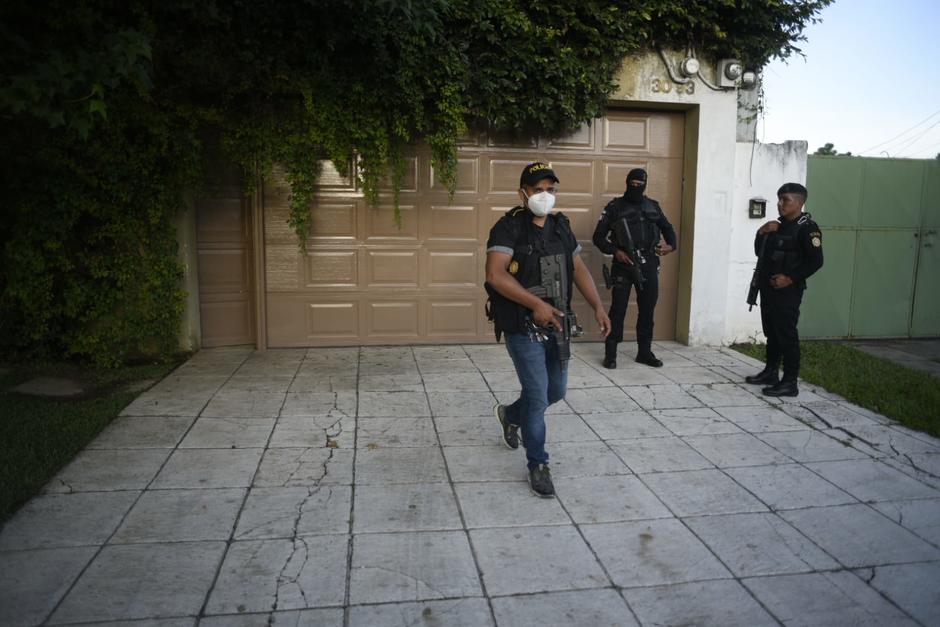 El MP y la PNC realizan allanamientos y buscan ejecutar una orden de captura en contra de José Rubén Zamora, presidente de elPeriódico. (Foto: Wilder López/Soy502)