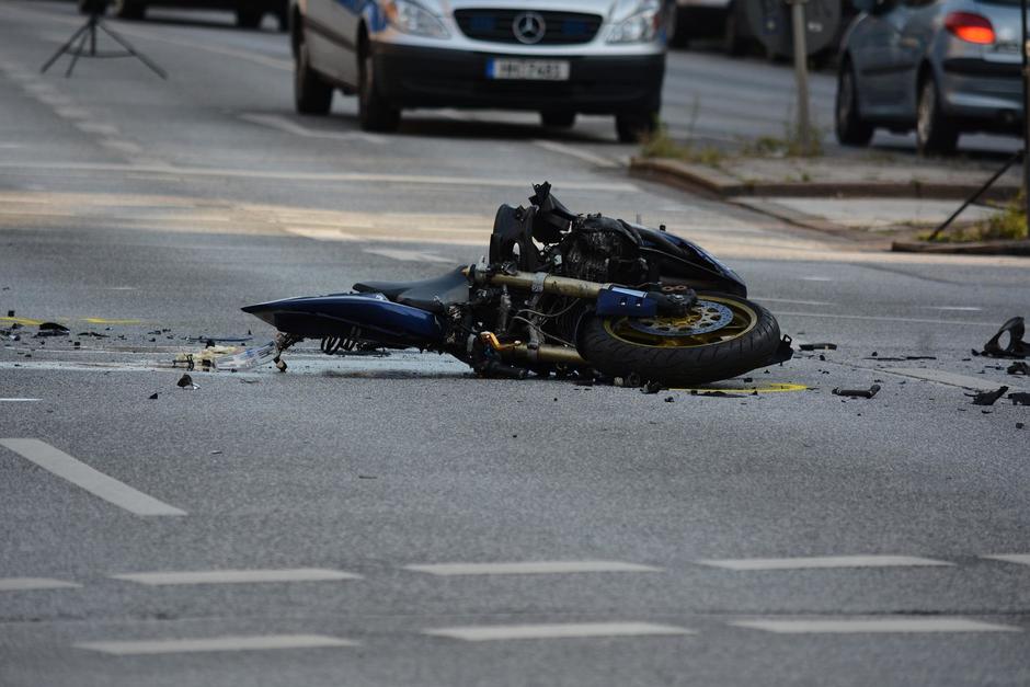 La motocicleta qued&oacute; destruida tras el arranque de ira de la v&iacute;ctima. (Foto: Pixabay)