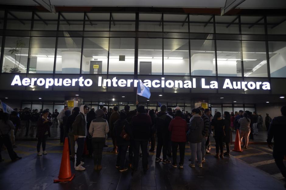 Un prolongado fallo en la energía eléctrica en el Aeropuerto Internacional La Aurora provocó molestia entre los viajeros que se encontraban en la terminal aérea. (Foto: Archivo/Soy502)