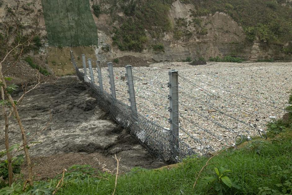 El fase de prueba se instaló en la cuenta del río Las Vacas, pero aún no es suficiente para detener el tsunami de basura que se genera en la ciudad. (Foto: The Ocean Cleanup)