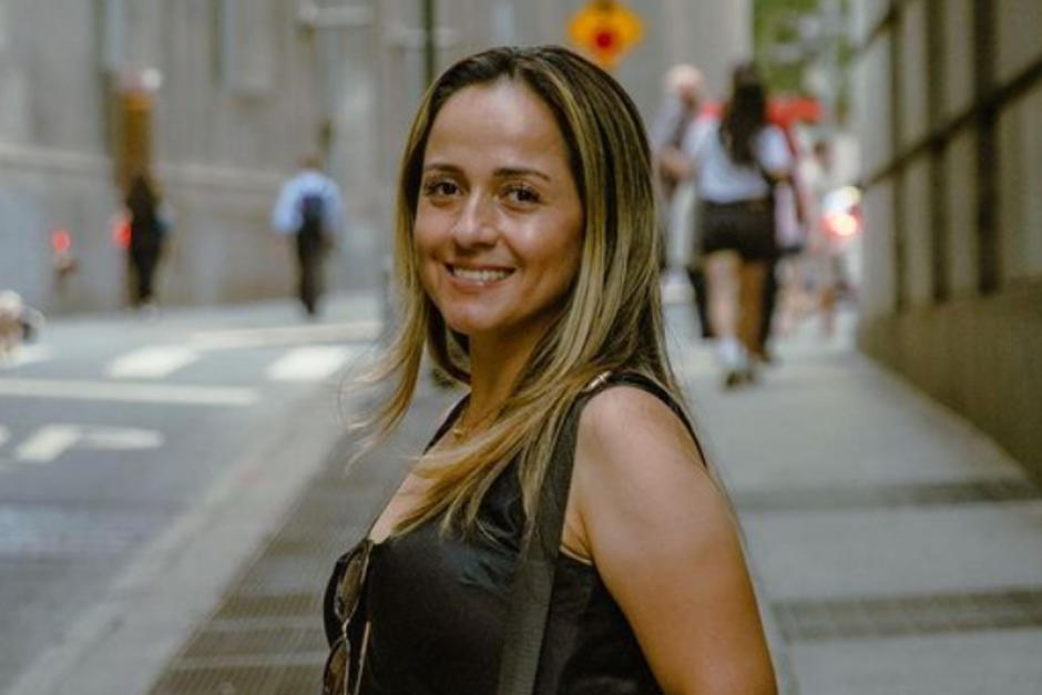 Eliana se gana la vida eliminando piojos en los ni&ntilde;os en Estados Unidos. (Foto: Instagram)