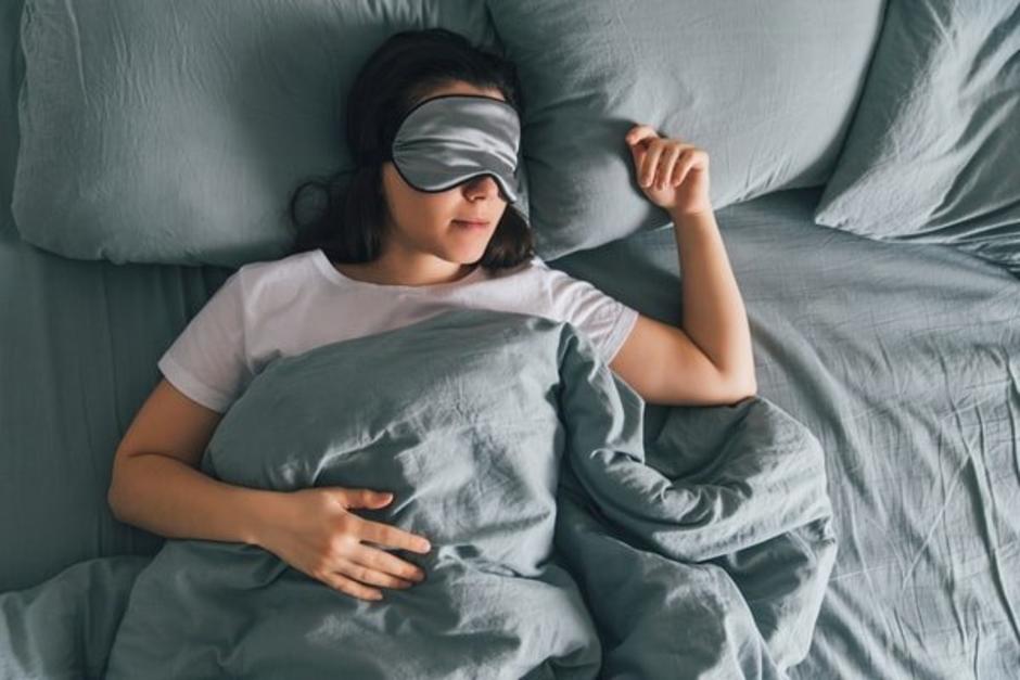 Dormir es importante para regenerar el organismo, dicen expertos. (Foto: Unsplash)
