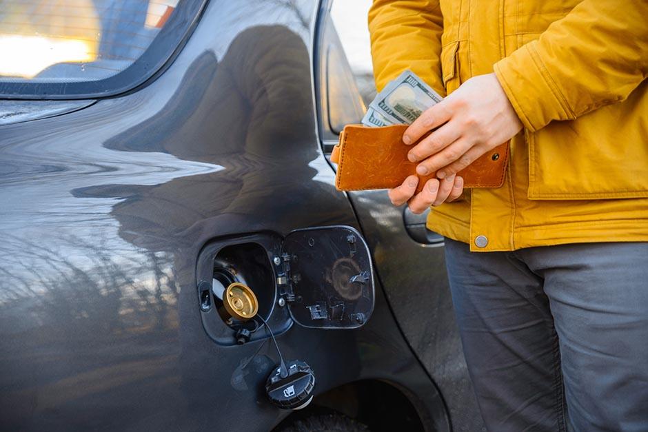 El precio de la gasolina en Estados Unidos está cerca de llegar a los 5 dólares por galón. (Foto: Shutterstock)
