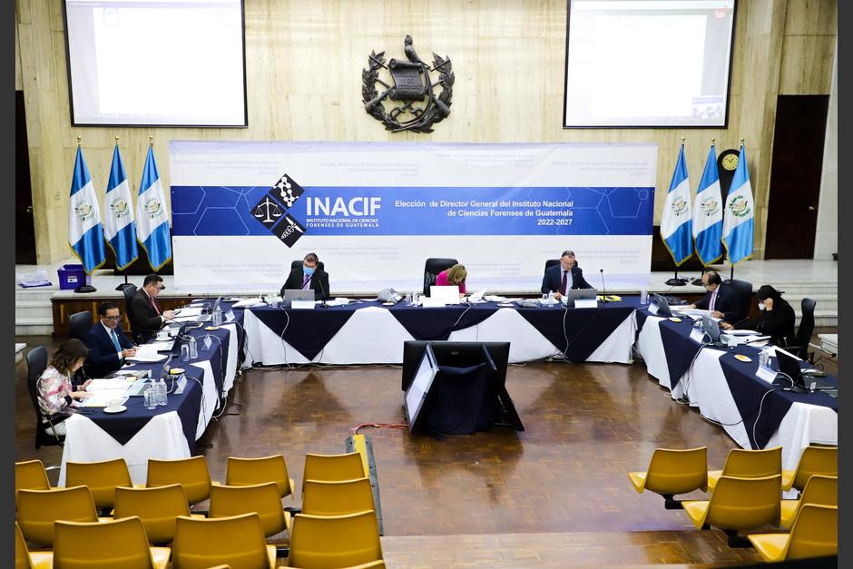 El Consejo Directivo del INACIF aplicó la tabla de gradación a los ocho aspirantes. (Foto: IDPP)