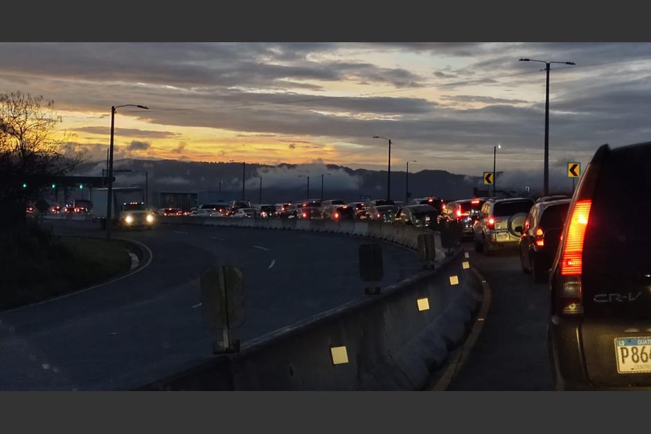 Cientos de guatemaltecos buscan vías alternas para evitar la ruta al Pacífico. (Foto: TCVFB)