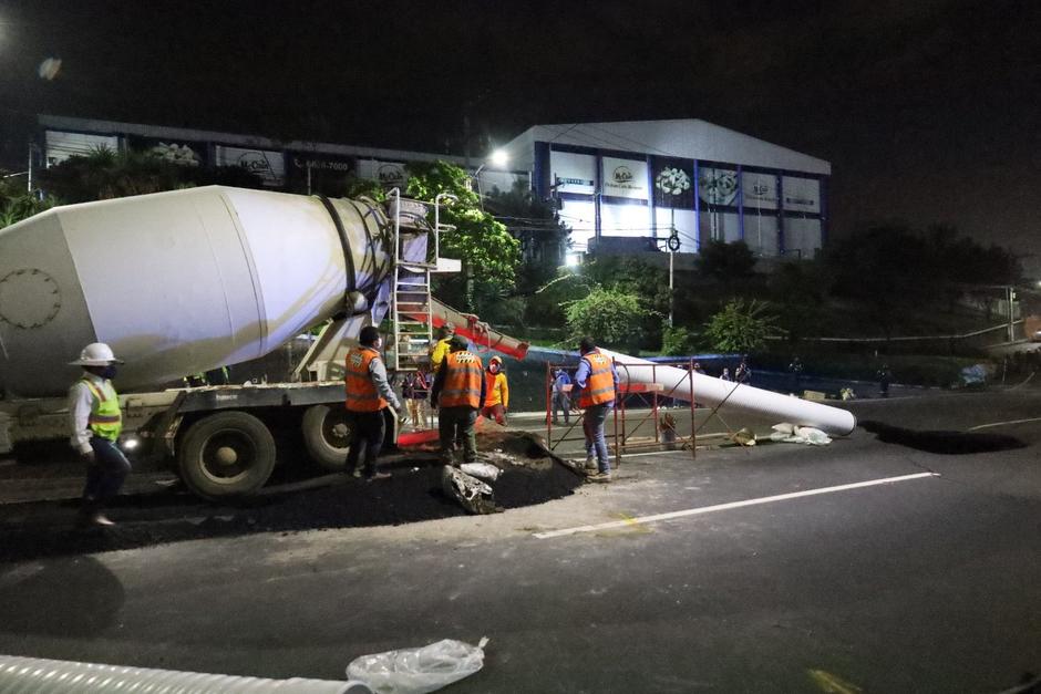 La ruta al Pacífico colapsó debido a una caverna que se formó en el kilómetro 15. (Foto: MICIVI)&nbsp;