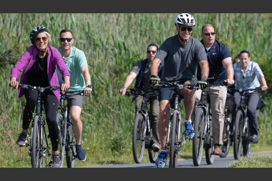 El presidente de los Estados Unidos se cayó de una bicicleta mientras daba un paseo. (Foto: AFP)