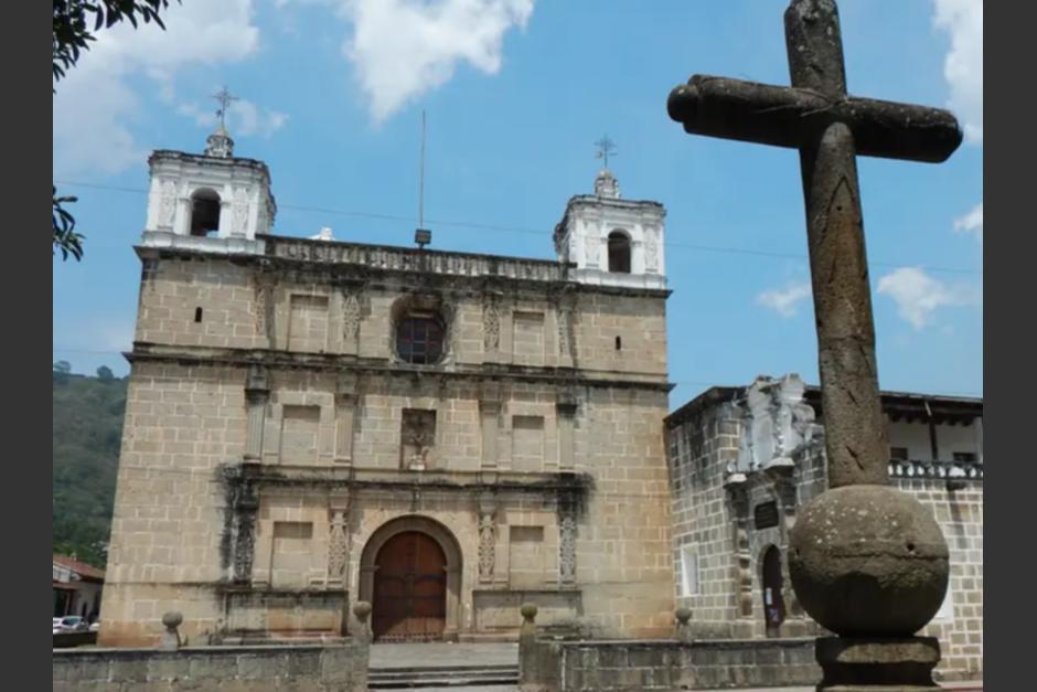 Reportan incendio en la iglesia Escuela de Cristo. (Foto: Rafael Blando, minube)