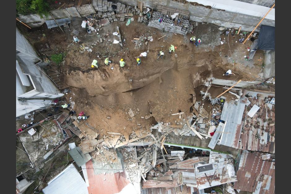 Dos viviendas fueron soterradas por un deslizamiento de tierra debido a la saturación de agua causada por las fuertes lluvias. (Foto: Archivo/Soy502)