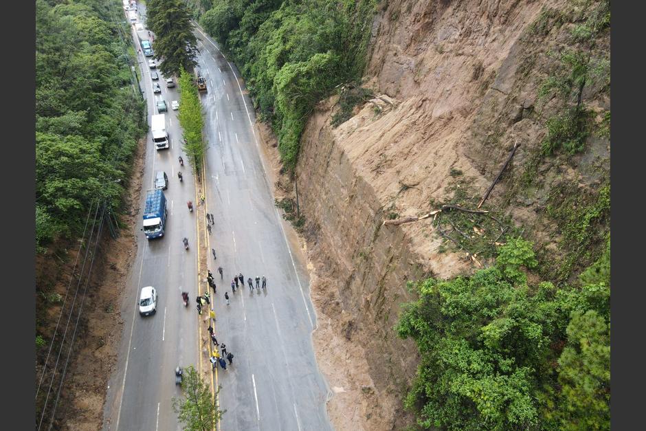 Así está el kilómetro 24 de la carretera Interamericana luego del derrumbe registrado en el sector. (Foto: Carlos Alonzo/Soy502)