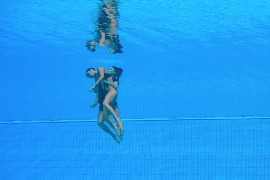 La entrenadora Andrea Fuentes rescató a la profesional. (Foto: AFP)&nbsp;