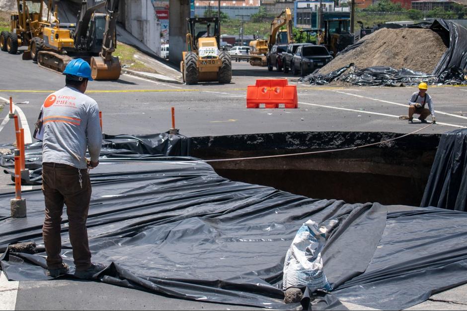 El agujero en Villa Nueva aumentó su tamaño y las autoridades aún están haciendo estudios. (Foto: Carlos Alonzo/Soy502)&nbsp;