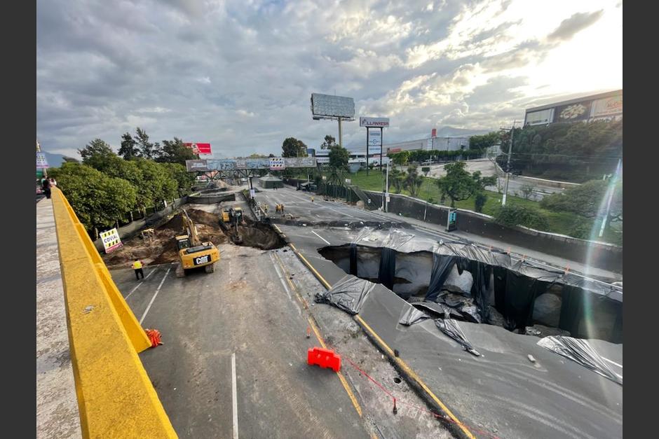 En horas de la tarde del jueves 23 de junio se iniciaron las labores de excavación en el hundimiento que se produjo en la ruta al Pacífico. (Foto: Municipalidad de Villa Nueva)