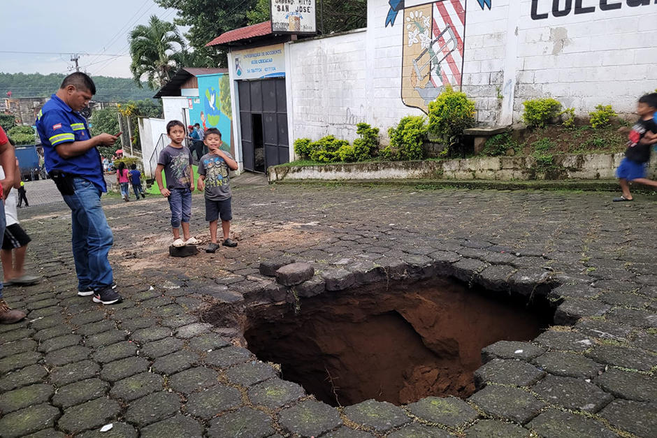 Un nuevo hundimiento se registró en el municipio de Chicacao, Suchitepéquez. (Foto: redes sociales)