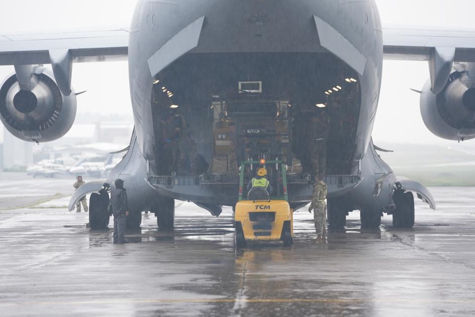 El enorme avión transportó las motobombas de EE.UU. a Guatemala. (Foto: Embajada EE.UU.)&nbsp;