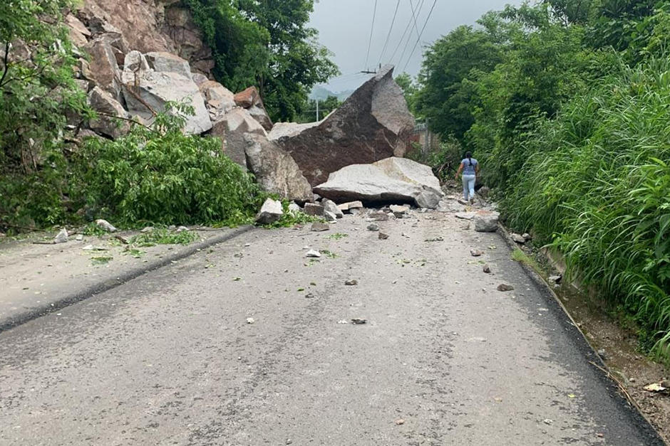 La Conred inform&oacute; sobre un derrumbe que bloquea el paso en una carretera de Chiquimula. (Foto: Conred)