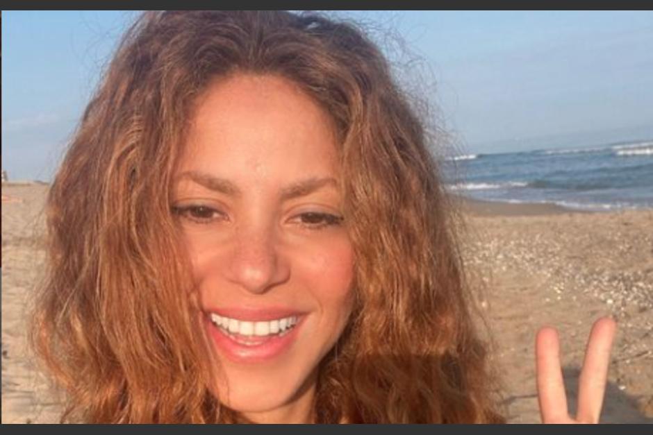 Shakira sali&oacute; a surfear junto a sus hijos. (Foto: Instagram)