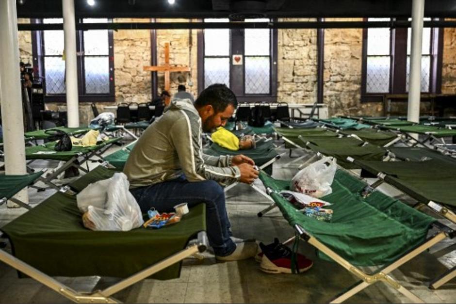 Víctimas de la tragedia de migrantes en San Antonio, Texas, EE.UU., no logran consuelo. (Foto: AFP)