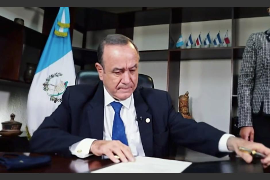 El presidente Alejandro Giammattei vetó la Ley de Vacunación, la cual no era exclusiva para el covid-19. (Foto: Captura de video)