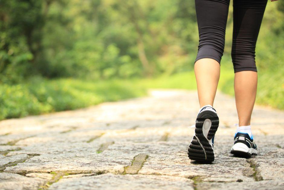 Un estudio revela el total de pasos diarios que una persona debería dar para mantener la buena salud. (Foto ilustrativa: La Opinión)
