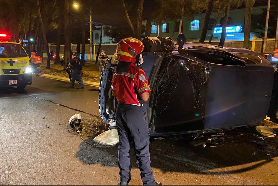 Varios accidentes de tr&aacute;nsito se registraron durante la noche del s&aacute;bado y madrugada de domingo, durante el primer fin de semana de horario reducido de la Ley Seca. (Foto: Bomberos Municipales)