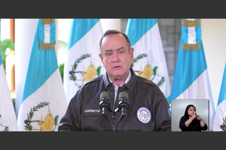 El presidente Alejandro Giammattei anunció un plan para verificar y mantener los precios del gas propano y los combustibles. (Foto: Captura de video)