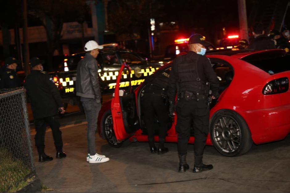 Las autoridades realizaron una serie de operativos para evitar carreras clandestinas en la zona 10. (Foto: PNC)